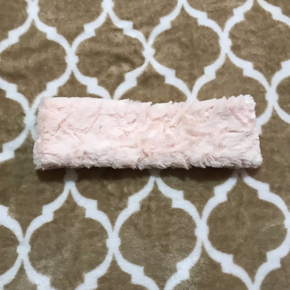 Claire’s fur headband